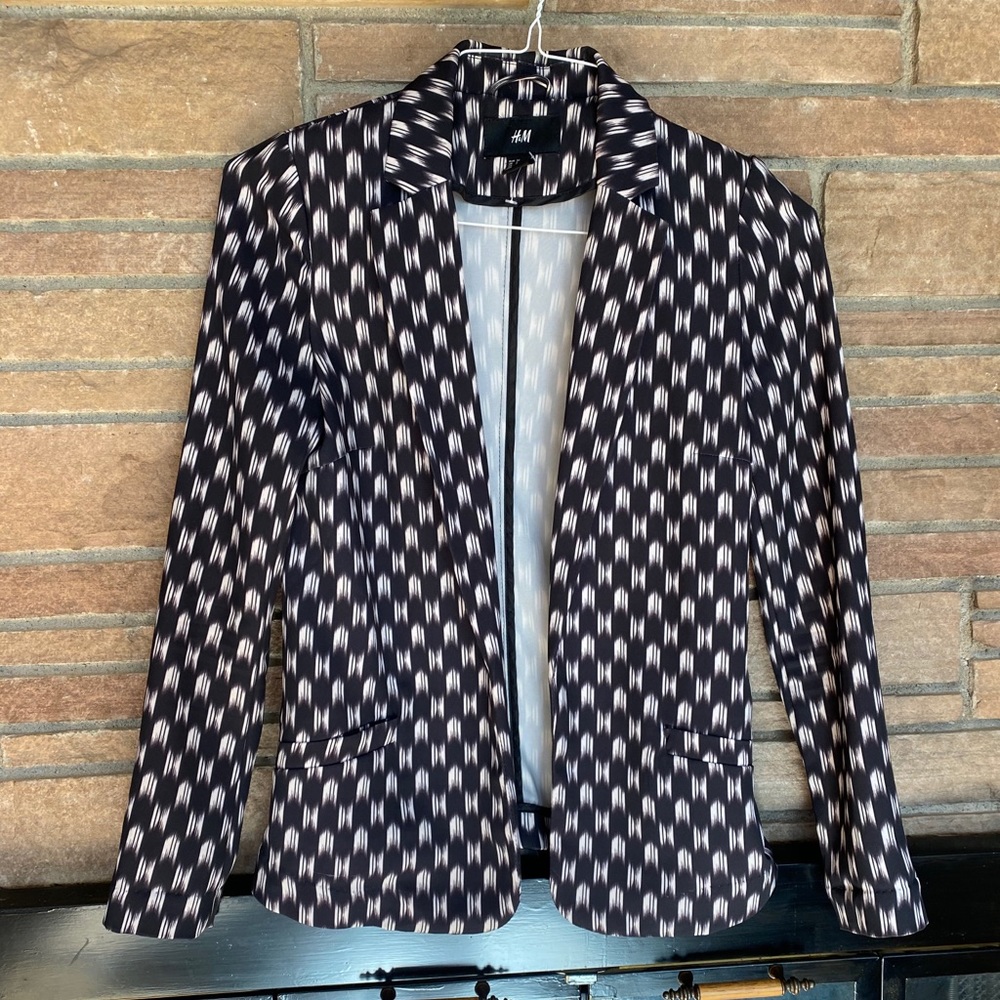 H&M Chic Patterned Blazer